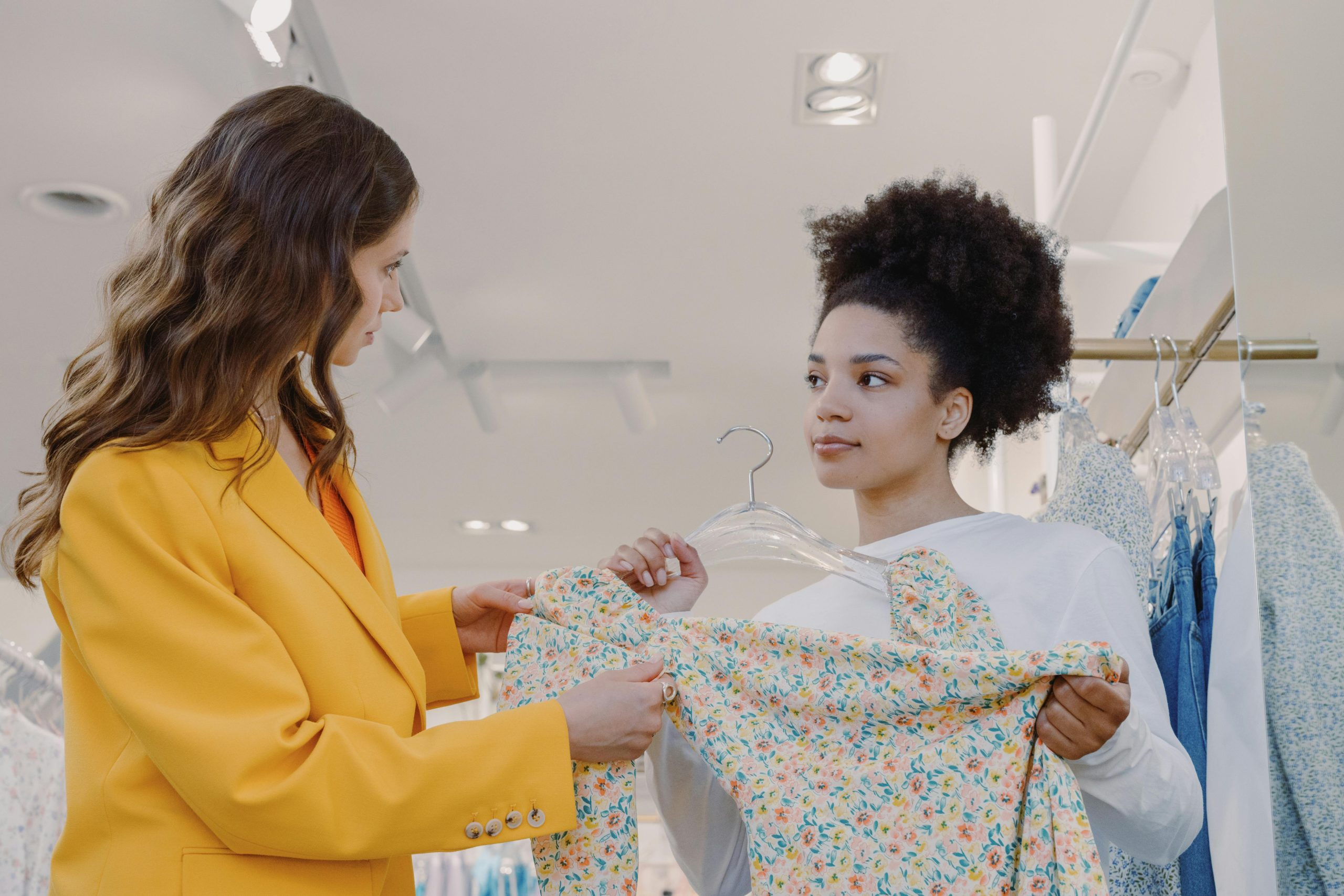 The Future of Fashion Retail: Personalized Virtual Shopping Experiences